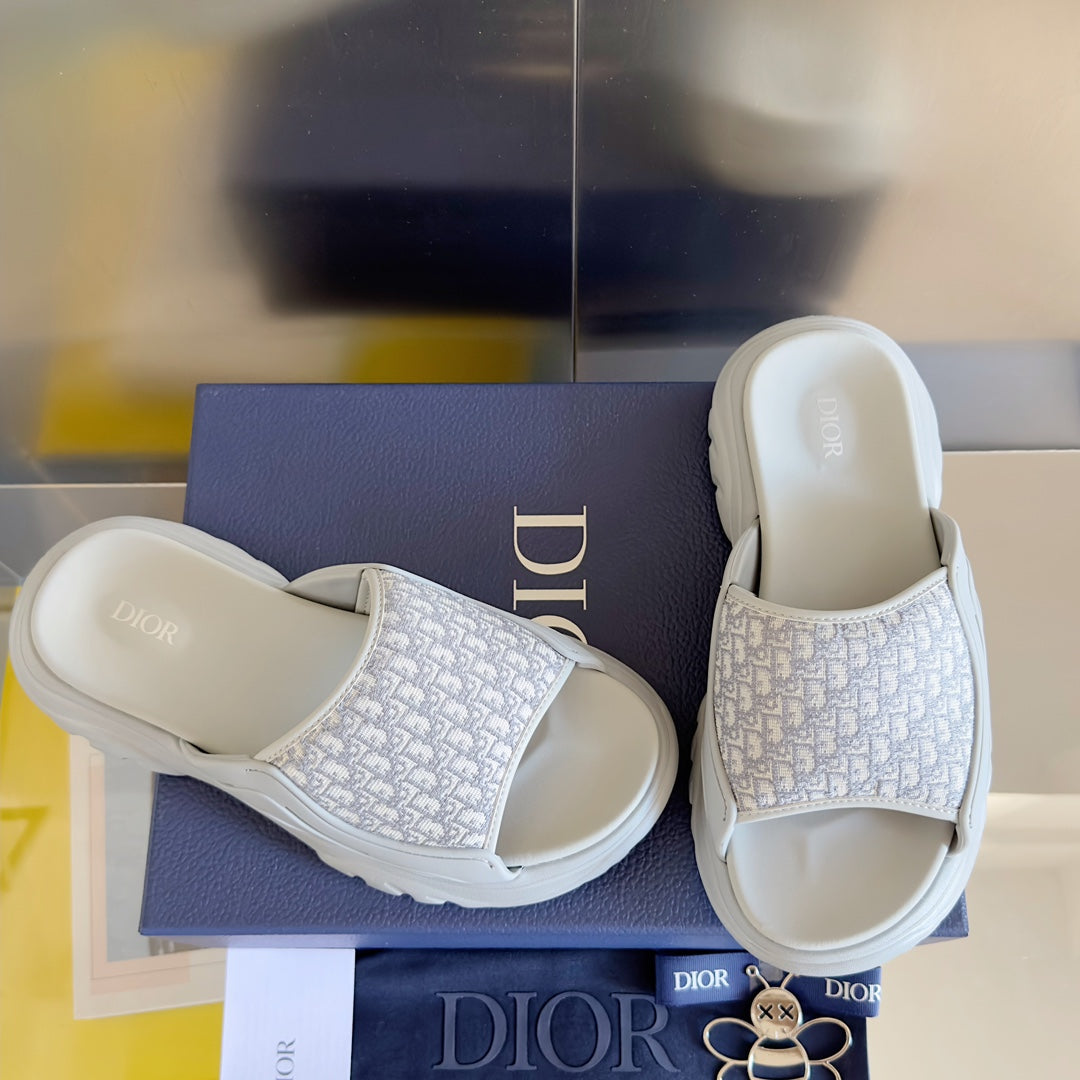 250415 New top-quality thick-soled slippers and sandals
