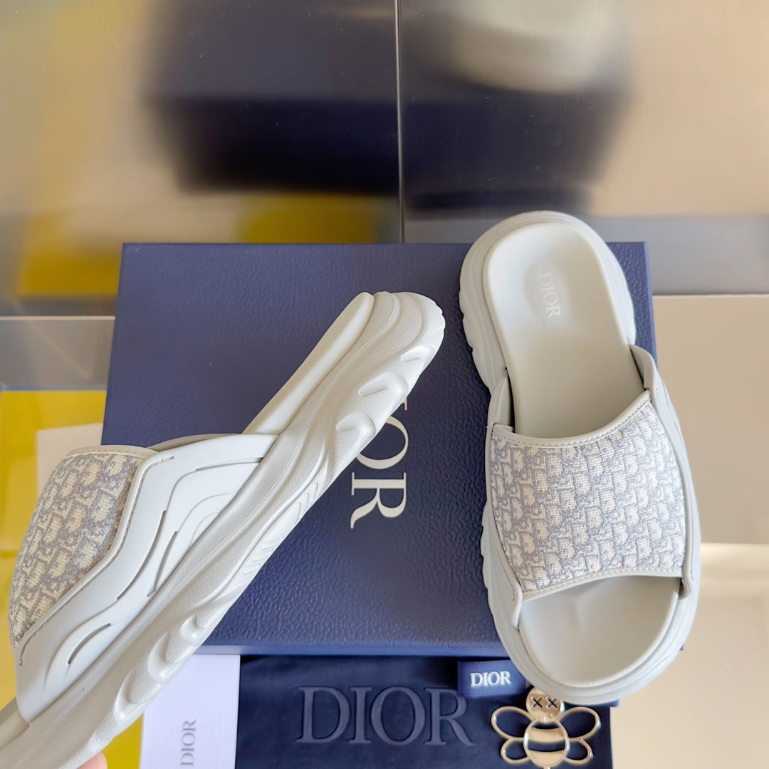 250415 New top-quality thick-soled slippers and sandals