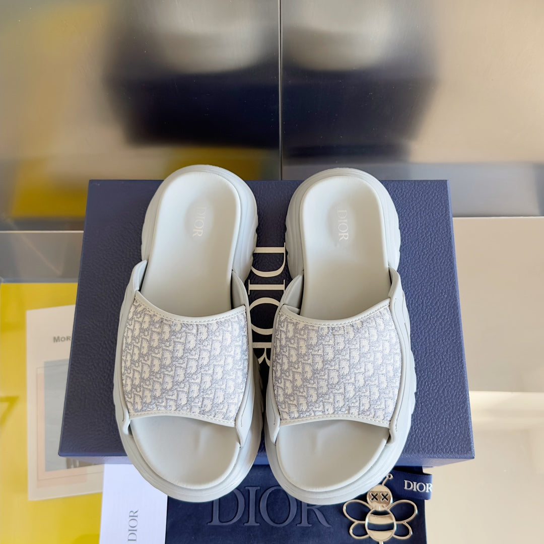 250415 New top-quality thick-soled slippers and sandals