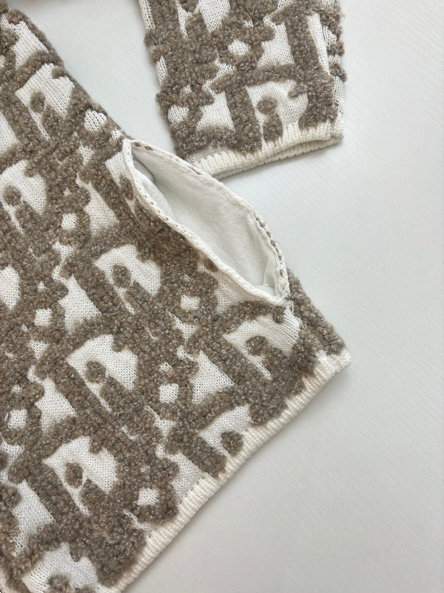 250722 A new high-quality full-printed jacquard zipper cardigan