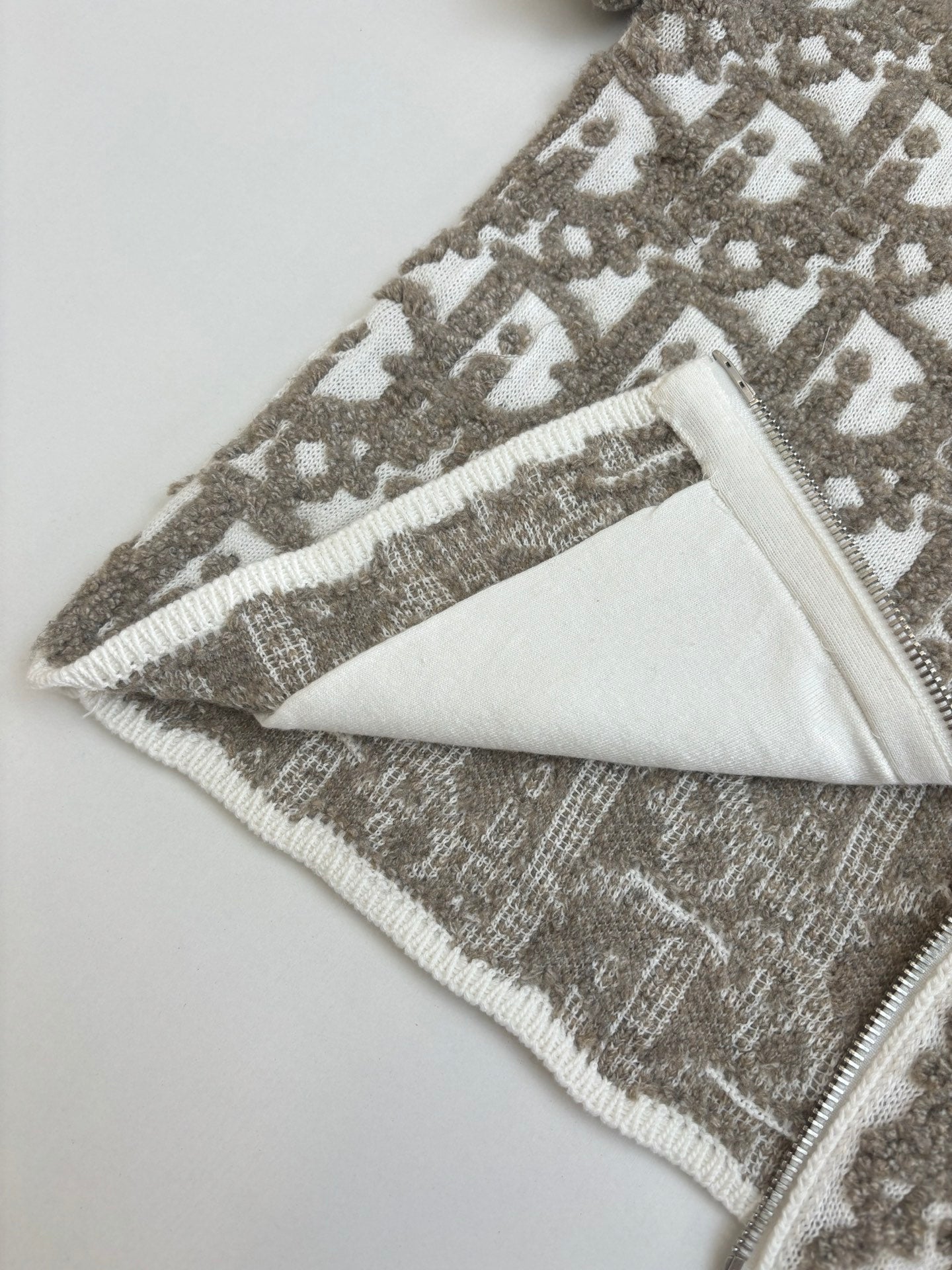250722 A new high-quality full-printed jacquard zipper cardigan