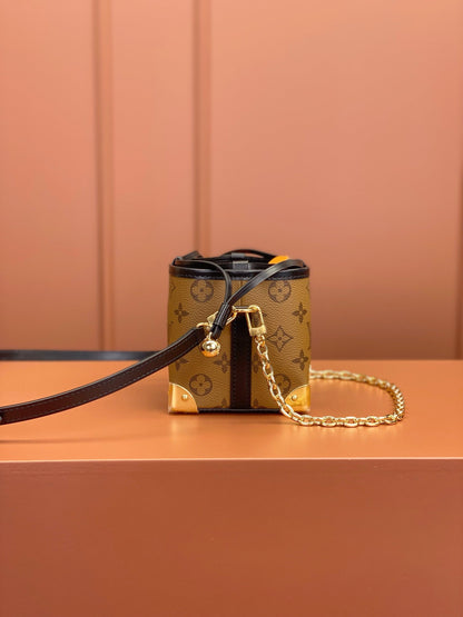 0528 Noé Purse LV Charms Monogram Reverse