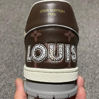 New feature graphic board shoes