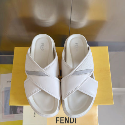 250507 New high-quality thick-soled embossed anti-slip slippers