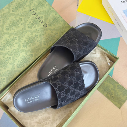 250507 New high-quality thick-soled embossed slippers