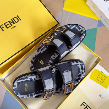 250513 New high-quality classic icon slippers